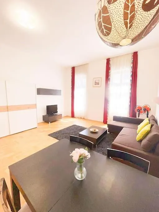 Spacious In A Vibrant Center Budapest Apartment