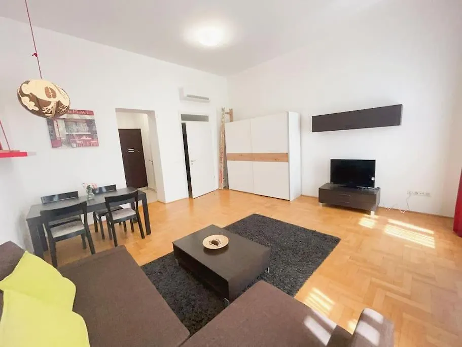 Spacious In A Vibrant Center Budapest