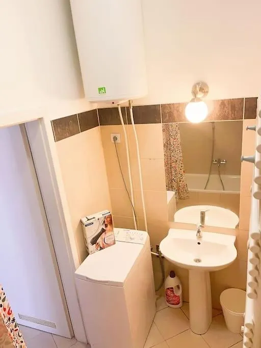 Apartment Spacious In A Vibrant Center Budapest