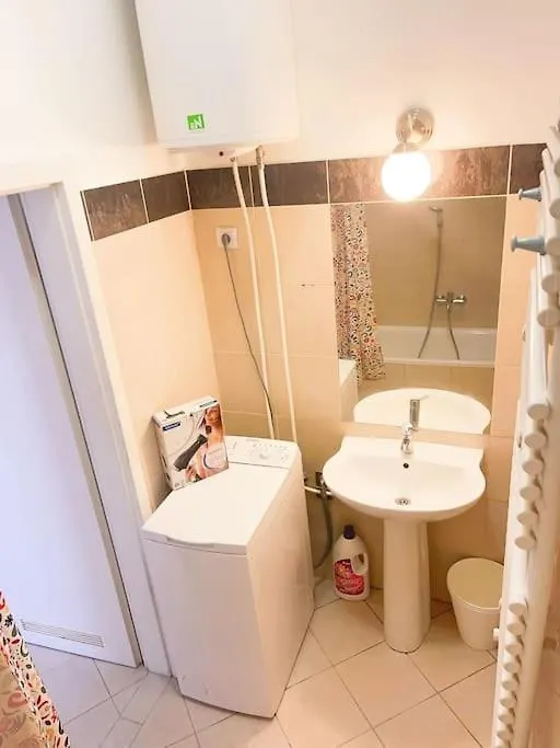 Apartment Spacious In A Vibrant Center Budapest Hungary