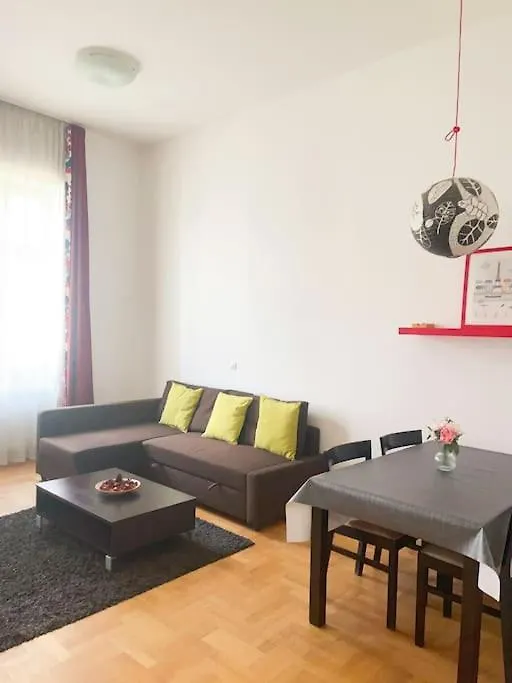 Spacious In A Vibrant Center Budapest Apartment