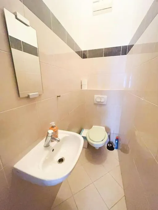 Spacious In A Vibrant Center Budapest 0*,