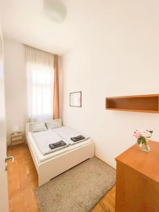 Apartment Spacious In A Vibrant Center Budapest
