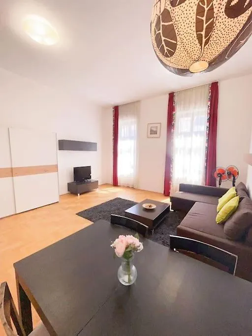 Spacious In A Vibrant Center Budapest