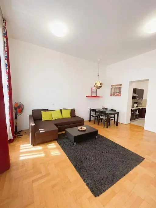 Apartment Spacious In A Vibrant Center Budapest Hungary
