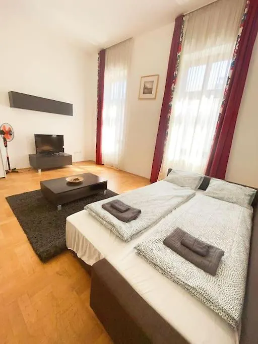 Spacious In A Vibrant Center Budapest