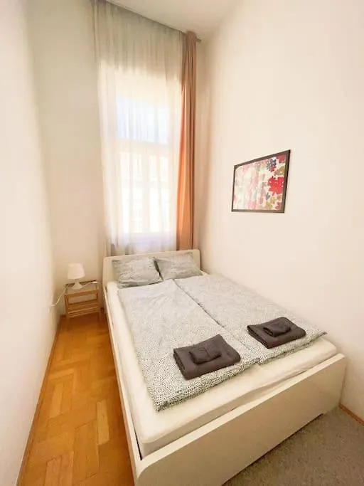 Apartment Spacious In A Vibrant Center Budapest Hungary