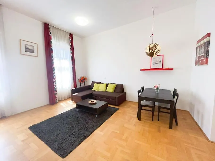 Apartment Spacious In A Vibrant Center Budapest