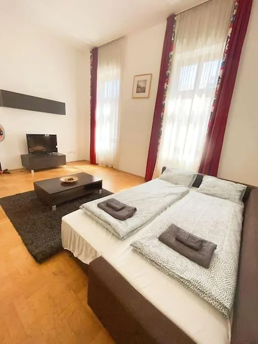 Apartment Spacious In A Vibrant Center Budapest